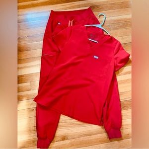 Figs scrubs set, LIKE NEW. Catarina One-Pocket top and Zamora jogger pants. XXS.